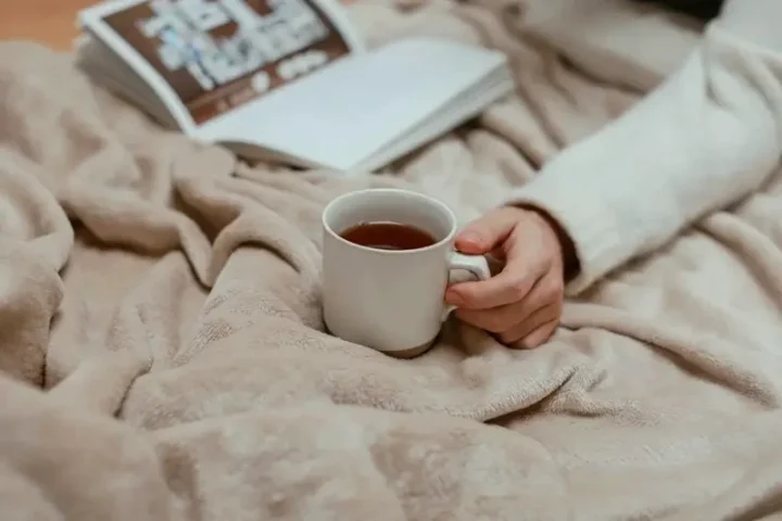 Costco electric blanket becomes a lifesaver for those sensitive to the cold; praised by the Chinese community for its four heat settings and machine-washability